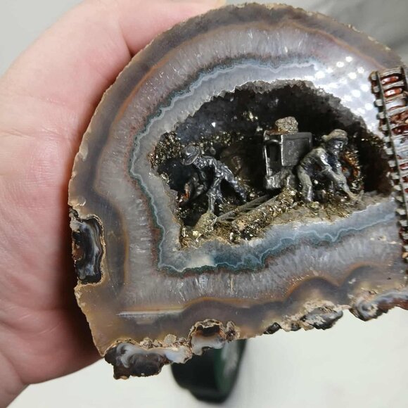 Geode with Mining Operation - Picture 2 of 10